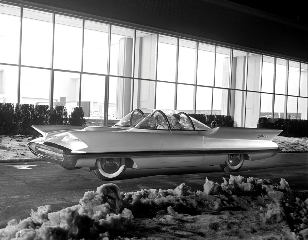 Ford gained a whole new sheen in 1955 when the company coated the Futura concept car with pearlescent paint. Ford was among the first to show off this new paint technique, which consisted of adding crushed pearls to paint.