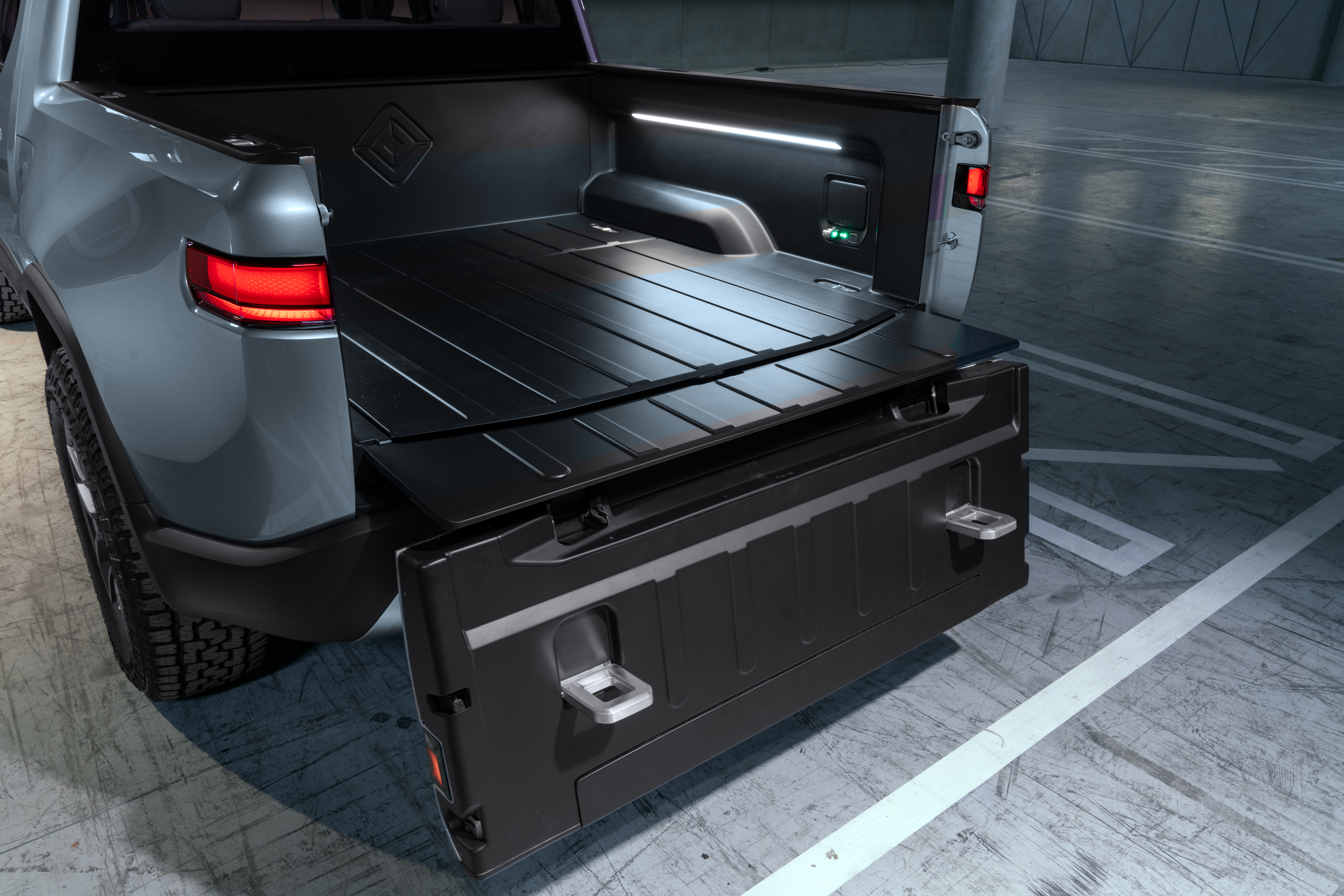 K.-Rivian-R1T_Tailgate_180_Open_Steps_Out